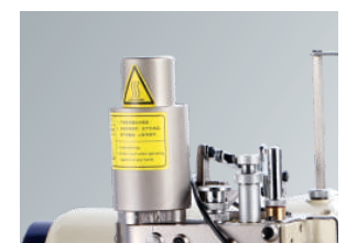 曲臂式两面装饰四针六线拼缝机(单切/双切)