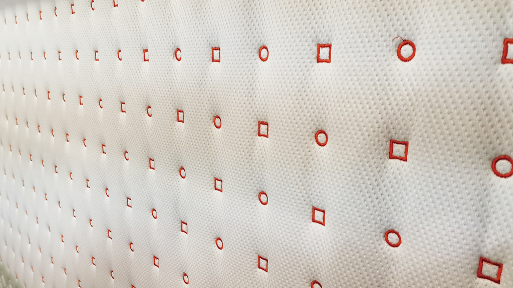 床垫围边专用多色绗缝刺绣裁剪全自动一体机